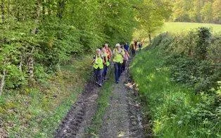 photo  ils étaient 17 marcheurs à participer à la première boucle des 100 km organisée par rand’aune et loir.  &copy;  le maine libre 