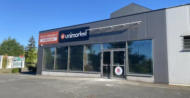 photo  cholet, mardi 15 avril. un supermarché unimarket ouvrira à la place de cholet motos, avenue francis-bouet.  &copy;  co – julien sureau 