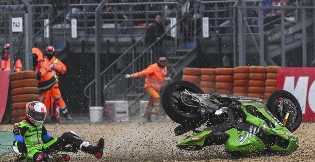photo  roman ramos a perdu le contrôle de son bolide dans le virage du raccordement à une heure de l’arrivée. cette chute fatale lui a coûté la victoire.  &copy;  le maine libre - denis lambert 
