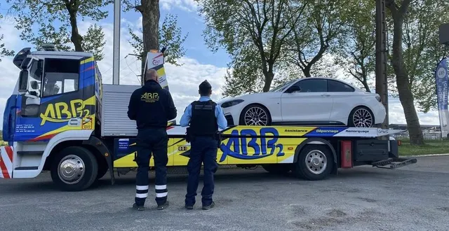 photo  plus de 50 km/h au-dessus de la vitesse autorisée sur cette route du sud de la sarthe. bilan : permis de conduire retiré et voiture immobilisée.  &copy;  gendarmerie de la sarthe 