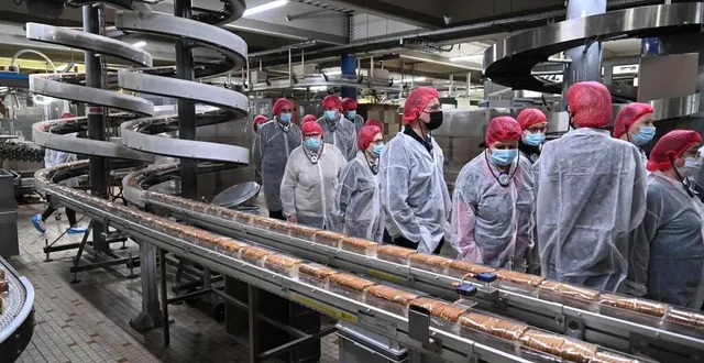 photo  le site de production de biscottes de brioches pasquier, à brissac, fait le plein de visiteurs chaque année lors de made in angers.  &copy;  archives co - josselin clair 
