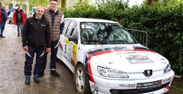 photo  daniel delaunay (en noir) et son copilote depuis 78 rallyes, jérôme hocdé.  &copy;  olena chevhuz 