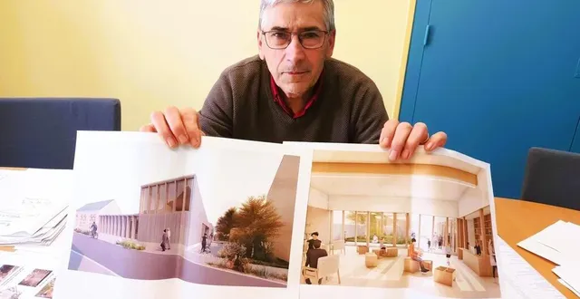 photo  gérard lambert présente la construction d’une médiathèque, un projet de deux millions d’euros.  &copy;  ouest-france 