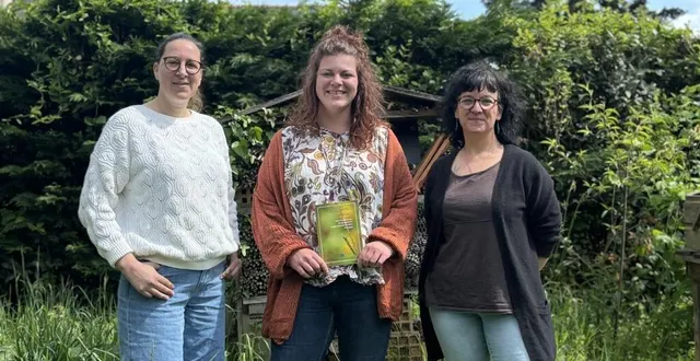 photo  clémence aimé, juliette achallé et noémi binois dévoilent le programme du cpie, basé à la flèche.  &copy;  ouest-france 