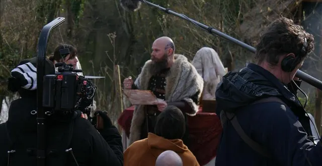 photo  le comédien et humoriste caennais harold barbé joue, dans la série « anachroniks », le rôle d’amund l’indécis, un viking en pleine crise de la quarantaine.  &copy;  ouest-france 