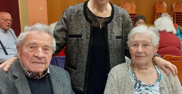 photo  fernand voyer et andrée ameslant avec marie françoise lalong, présidente locale de générations mouvement.  &copy;  ouest-france 