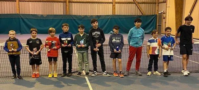 photo  les finalistes jeunes du tournoi de mayet du circuit sud-sarthe.  &copy;  le maine libre 