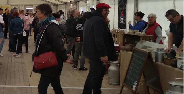 photo  que de bons produits à découvrir sous ce barnum...  &copy;  le maine libre 