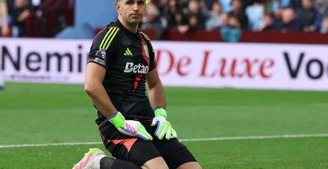 photo emiliano martinez a été fautif avec aston villa sur l’ouverture du score de manchester city ce mardi en premier league. © darren staples / afp