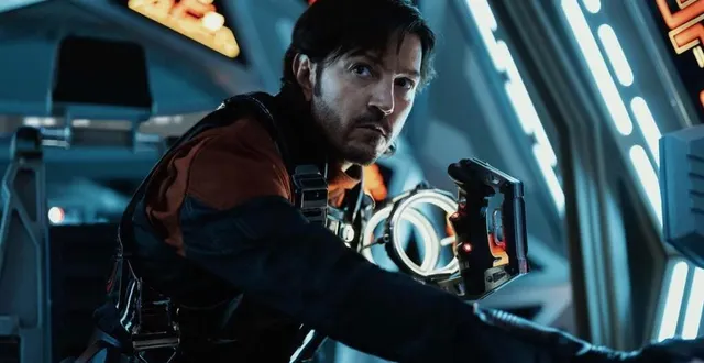 photo  diego luna incarne pour la dernière fois le héros de la série « andor ».  &copy;  copyright 2024 lucasfilm ltd. & tm. all rights reserved. 