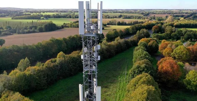 photo  une dizaine de sites radios opérés par bouygues et mutualisés avec d’autres opérateurs est impactée par une panne sur une fibre optique, près de fresnay-sur-sarthe. (photo d’illustration).  &copy;  damien meyer / afp 