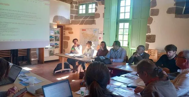 photo  le parc naturel régional et géoparc mondial unesco normandie-maine engage une dynamique en faveur de la transition énergétique.  &copy;  pnr 