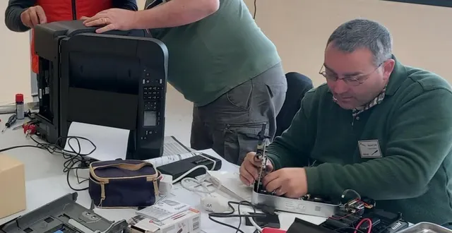 photo  les bénévoles en action ce samedi 19 avril à cérans-foulletourte.  &copy;  le maine libre 