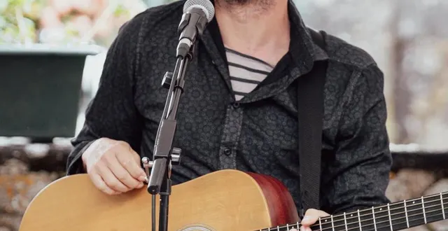 photo  franck dunas racontera son expérience d’intermittent du spectacle lors d’un one man show, ce samedi, à la salle aimée-prilleux.  &copy;  ouest-france 