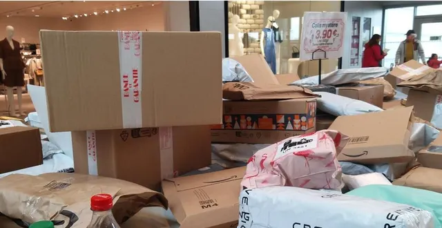 photo  plus d’une centaine de colis mystères étaient proposés à la vente du jeudi 17 au samedi 19 avril dans la galerie marchande de maine street.  &copy;  ouest-france 
