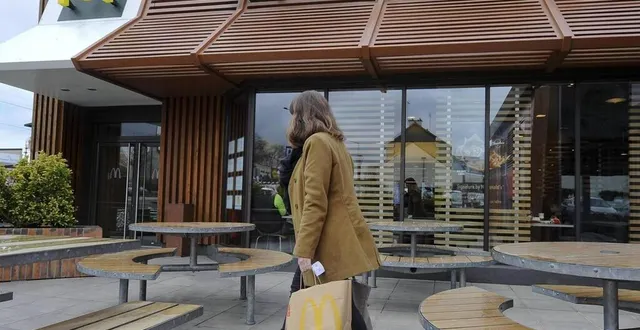 photo  mcdonald’s cherche à déployer son réseau de restaurants en zone rurale. à l’instar du projet en cours à connerré.  &copy;  archives le maine libre – yvon loué 