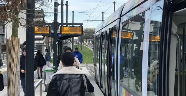 photo  une piétonne de 94 ans a été percutée par une voiture, au niveau de l’arrêt de tramway foch-haras, à angers. photo d’illustration.  &copy;  ouest-france 