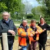 photo  de gauche à droite : claude peslerbe, la gestionnaire brigitte landriau, patricia et sabrina, agents d’accueil et d’entretien du camping, devant le nouvel espace jeux. 