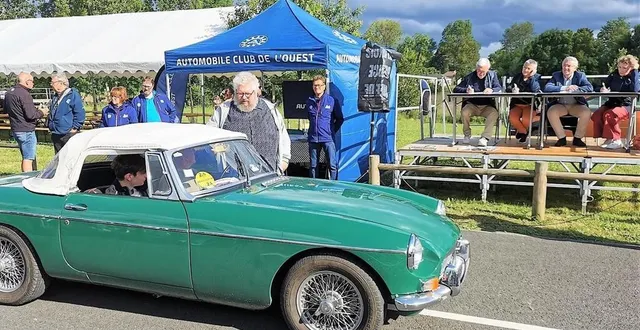 photo  treize véhicules avaient joué le jeu du concours d’élégance en 2024.  &copy;  archives le maine libre 