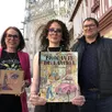 photo la jeune artiste rose méline entourée de ses parents, émilie et jocelyn. elle a réalisé cette magnifique affiche pour la brocante de lancrel, à alençon, qui aura lieu le 1er mai 2025, tirée à environ 150 exemplaires.