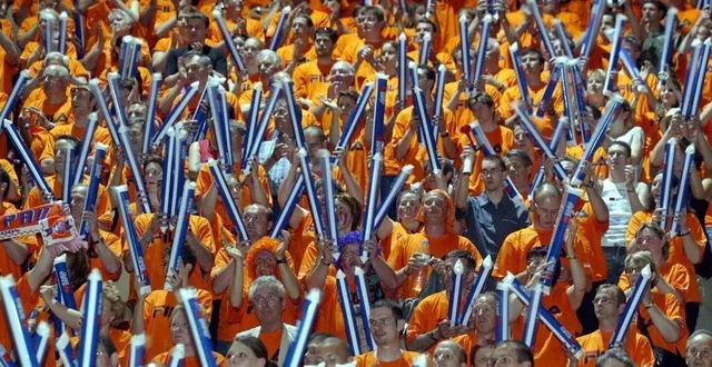 photo  en 2004, le msb remportait sa deuxième coupe de france contre pau. les supporters étaient au rendez-vous pour cet événement.  &copy;  archives stéphane geufroi / ouest-france 