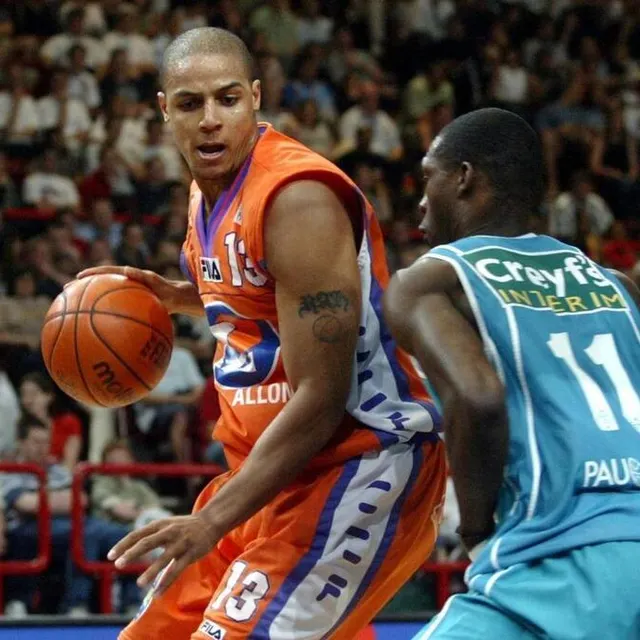 photo le msb de rahshon turner est opposé à pau en 2004. les sarthois finissent par l’emporter 83 à 80.  ©  archives stéphane geufroi / ouest-france