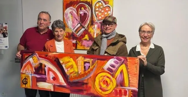 photo  le 26 mars 2025, l’artiste-peintre laurent gréaume (au centre) a offert deux tableaux pour les locaux alençonnais de la ligue contre le cancer. à ses côtés, olivier toussaint, président ; nicolas yvard chesneau, secrétaire générale, et catherine mezziana, chargée de communication.  &copy;  ligue contre le cancer 
