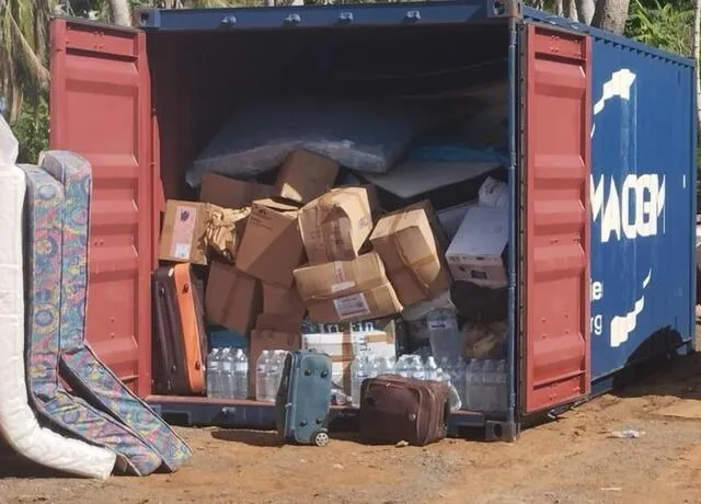 photo le container, expédié depuis sablé-sur-sarthe, est arrivé à mayotte le 31 mars 2025 et a été pris en charge par des associations locales pour être dispatché suivant les besoins sur place.  ©  ali said