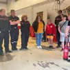 photo  lors des semaines du volontariat chez les pompiers, le commandant éric guais, chargé de la promotion du volontariat, a montré comment utiliser un extincteur. 