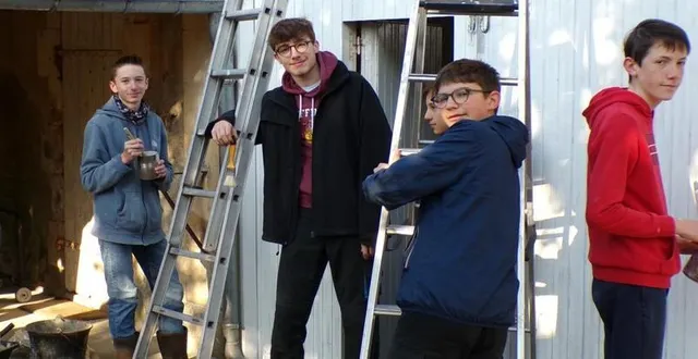 photo  les jeunes en plein travail.  &copy;  le maine libre 