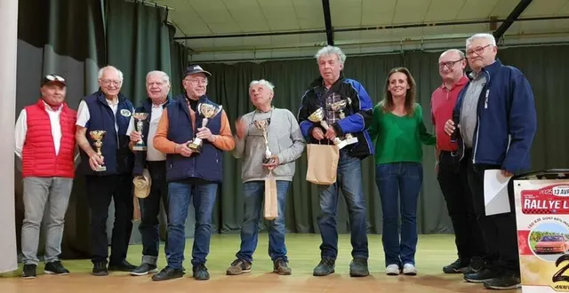 photo  podium de la catégorie navigation du 20e rallye le mans historique.  &copy;  le maine libre 