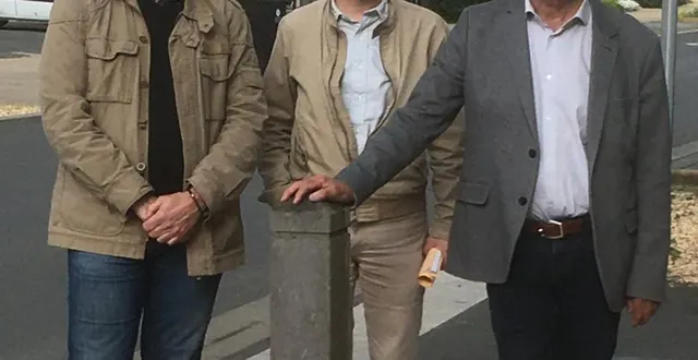 photo  mickaël debled, responsable des espaces verts ; stéphane lefebvre, adjoint à l’aménagement du territoire, et dominique bréjeon, le maire.  &copy;  co. 