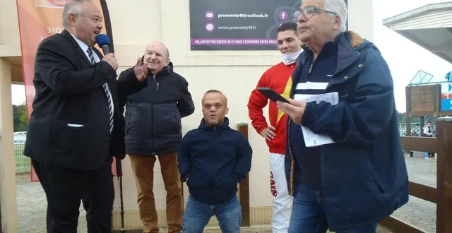 photo  passe-muraille, de l’émission « fort boyard » est venu assister aux courses hippiques.  &copy;  ouest-france 