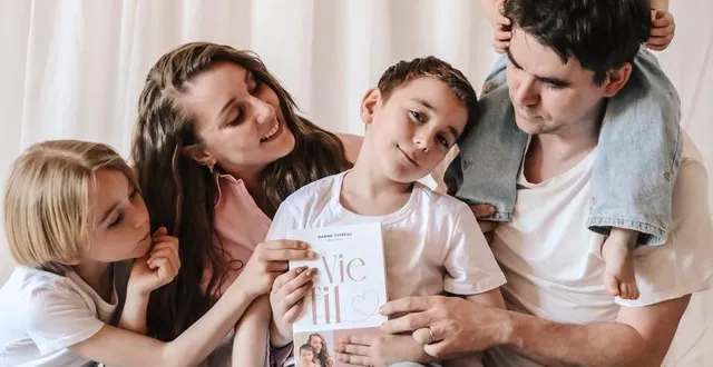 photo  une famille unie autour d’ayden.  &copy;  collection personnelle 