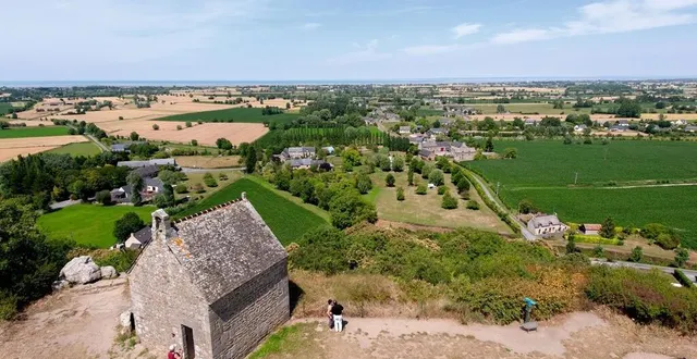 photo  la chapelle du mont-dol, en ille-et-vilaine.  &copy;  hervé ronné / bretons 