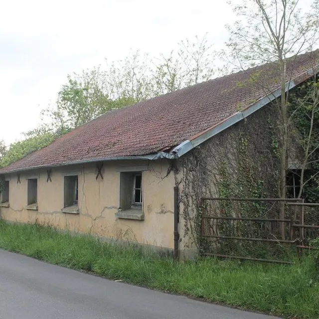 photo l’ancienne porcherie située dans le virage de la rue des jumeaux sera rasée.  ©  ouest-france