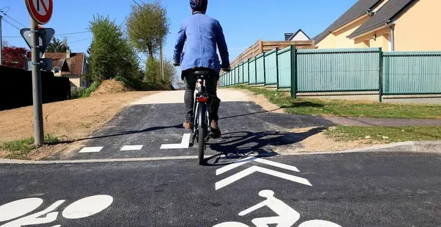 photo  le plan de mobilité simplifié 2025-2028 incitera en particulier à mieux informer la population sur les offres de mobilités sur le changement d’habitudes (photo d’illustration).  &copy;  michel coupard, ouest-france 