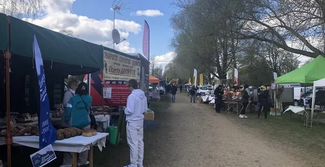 photo  après un exil en zone artisanale en 2024, la journée des commerçants de chantenay-villedieu retrouve le camping municipal, comme ici en 2022, à l’occasion de sa 13e édition, dimanche 27 avril 2025.  &copy;  archives ouest-france 