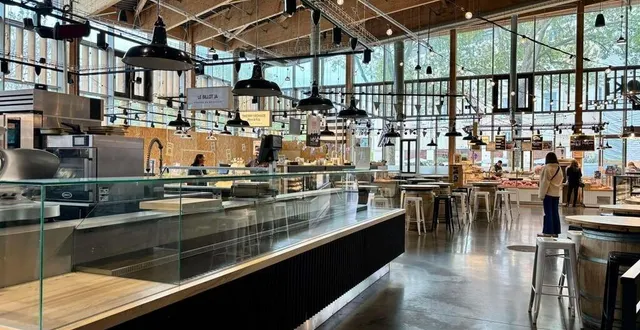 photo  le départ du boucher charcutier le billot ja laisse un grand vide dans les halles cœur-de-maine, à angers (maine-et-loire).  &copy;  ouest-france 