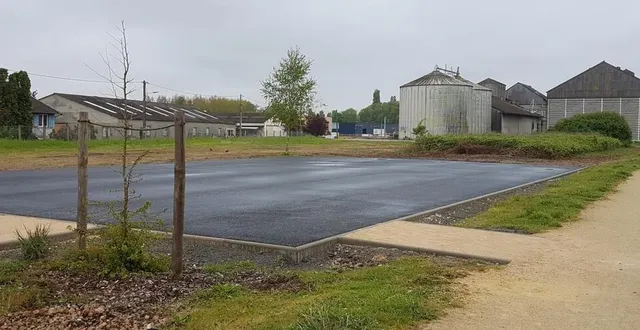 photo  la dalle qui va recevoir la structure a été coulée.  &copy;  le maine libre 