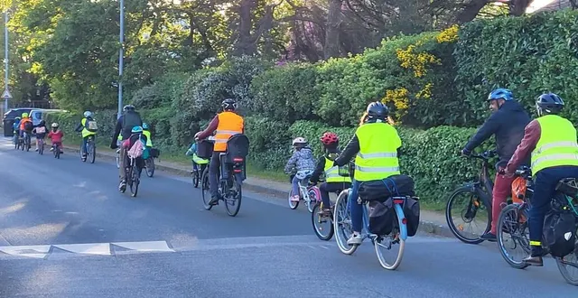 photo  une vingtaine d’enfants empruntent le vélobus.  &copy;  co 