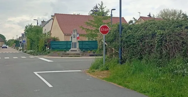 photo  il faudra désormais marquer les stops au carrefour du monument aux morts, depuis la milesse ou la rue de la houltière. une décision prise après la réunion publique au cours de laquelle il avait été remonté que la vitesse des véhicules était toujours excessive au centre-bourg. d’autre part, des peintures au sol rappellent que la vitesse est limitée à 20 km/h au niveau de la zone partagée.  &copy;  ouest-france 