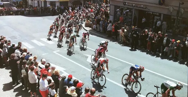photo  le peloton du tour de france n’a pas sillonné flers et ses alentours depuis 2002.  &copy;  archives ouest-france 