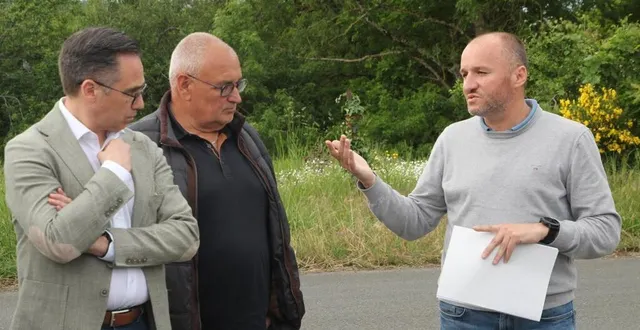 photo  en marge d’une réunion de riverains, benoit legay, adjoint en charge de l’espace public, des espaces verts et de la mobilité, a fait le point sur la passerelle.  &copy;  le maine libre 