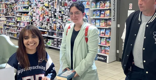 photo  inès leia était en dédicace au super u de saint-georges-sur-loire, vendredi.  &copy;  co. 