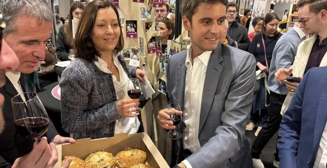 photo  l’ex-premier ministre gabriel attal et la présidente du département florence dabin à la foire d’angers ce samedi 26 avril 2025.  &copy;  ouest-france 