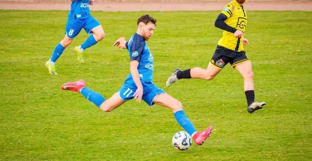 photo  les saboliens ont quitté la pelouse frustrés après le match nul face à vitré.  &copy;  archive dominique breugnot 