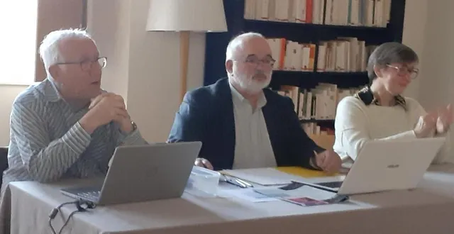 photo  l’assemblée générale de rivages des voix, il y a quelques jours.  &copy;  co 