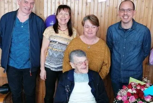 photo  denise bien entourée.  &copy;  mairie de challes 