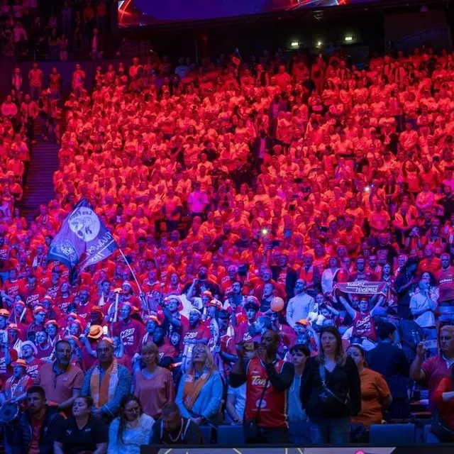 photo l’accor arena de paris était pleine à craquer. plus de 1 000 supporters manceaux ont fait le déplacement.  ©  dominique breugnot/ouest-france